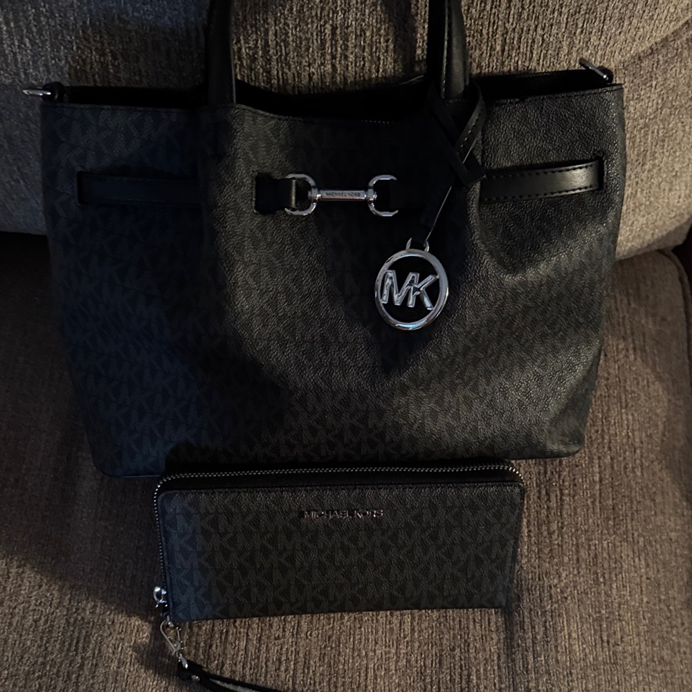 Micheal Kors purse and wallet